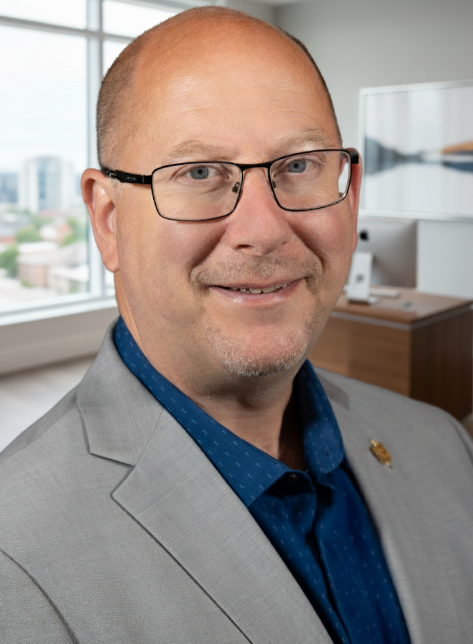 Ken Finch, a professional and friendly real estate agent in Oakville, Ontario.